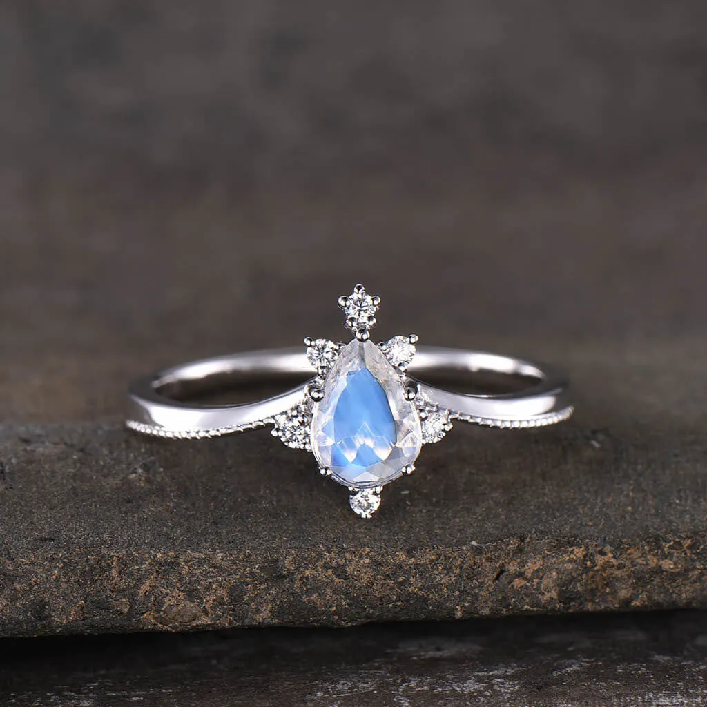 14K/18K Gold Vintage Rainbow Blue Moonstone Engagement Ring Unique