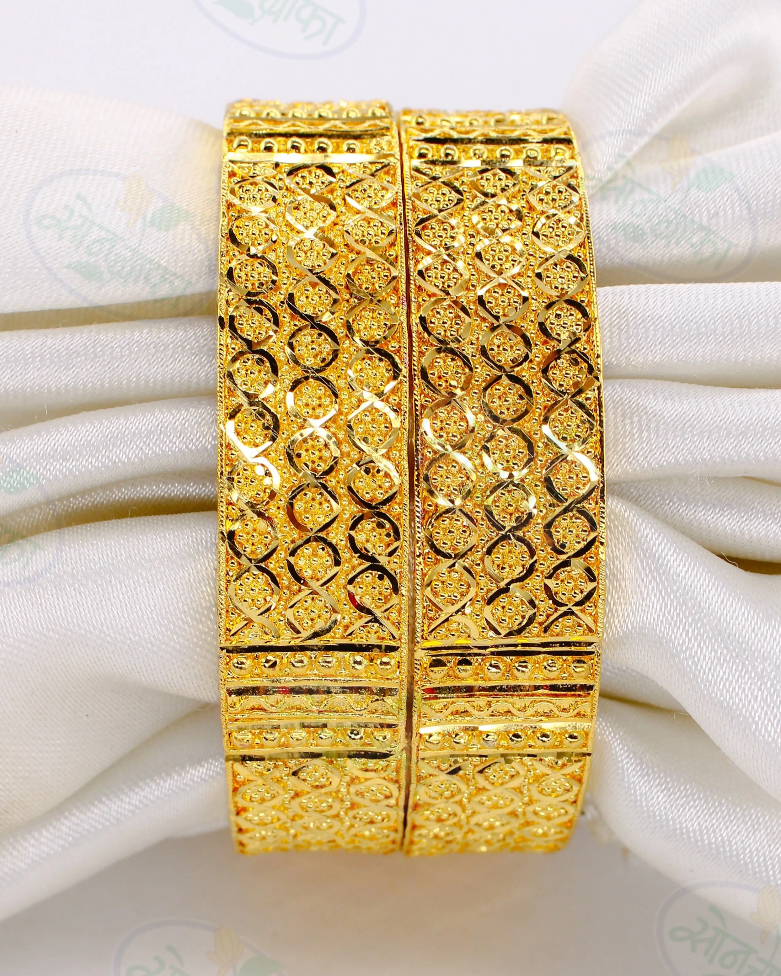 CLASSIC GOLD PLATED METAL BANGLES