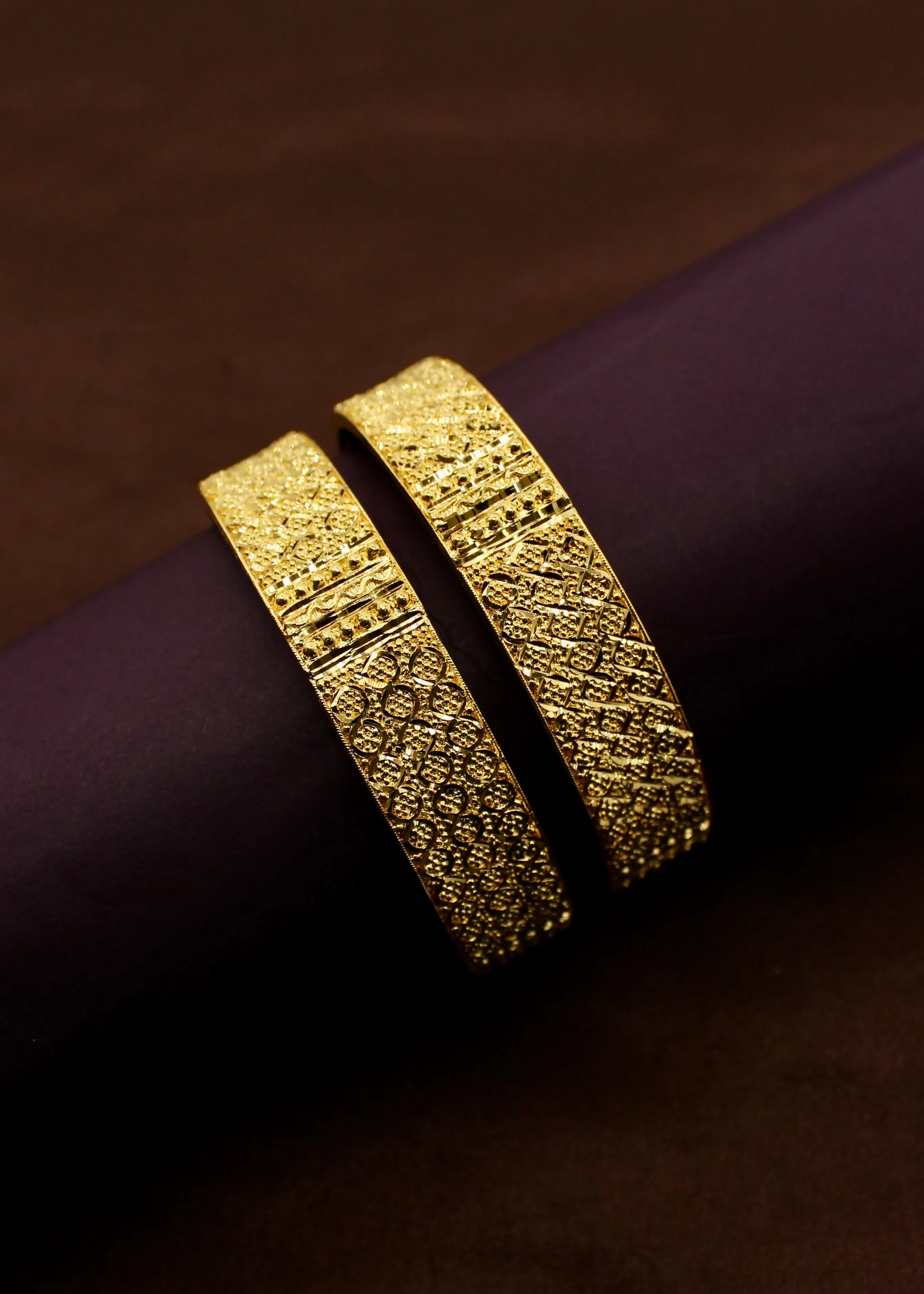 CLASSIC GOLD PLATED METAL BANGLES