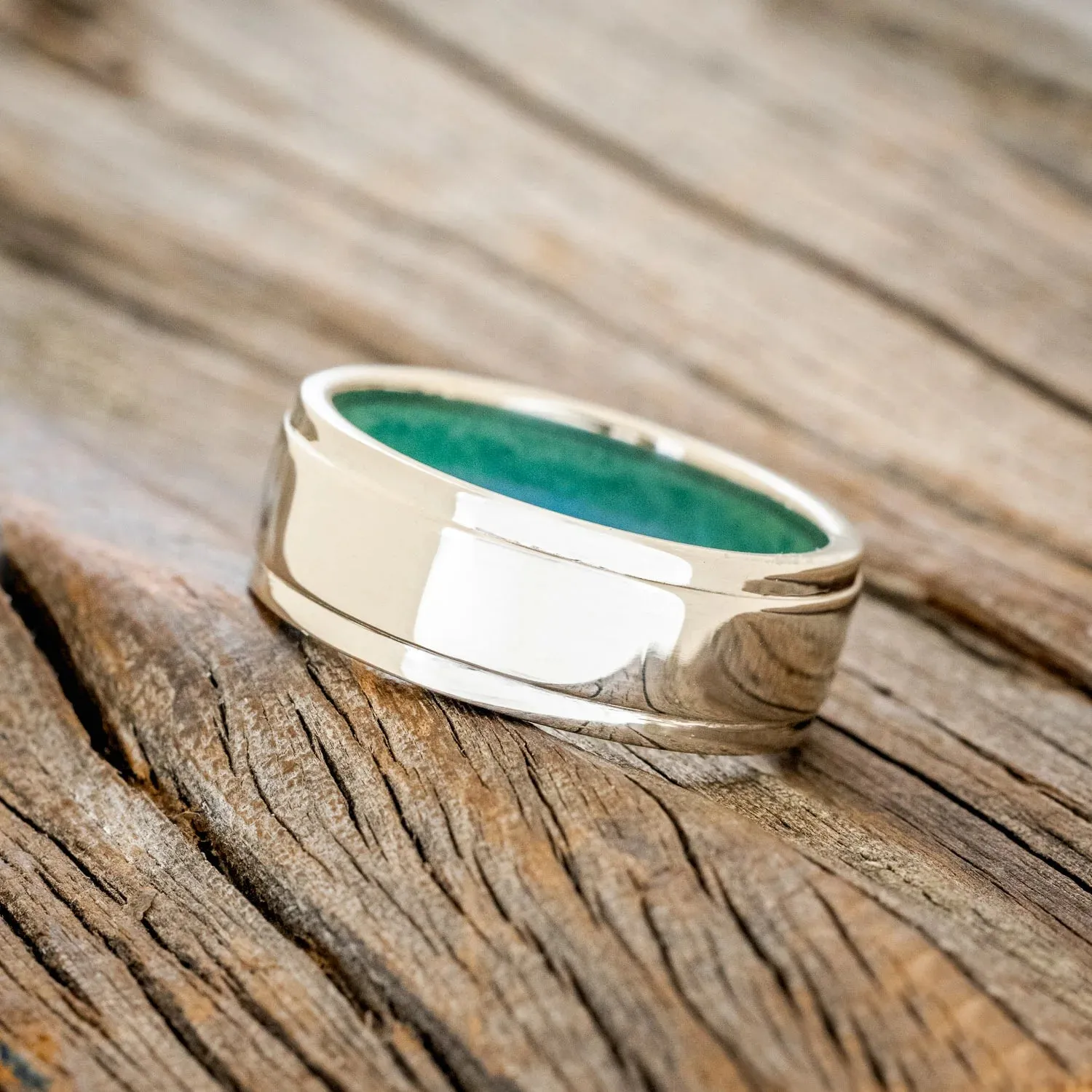 "SEDONA" - RAISED CENTER WITH A TURQUOISE & MALACHITE LINING - 14K WHITE GOLD - SIZE 7 1/2