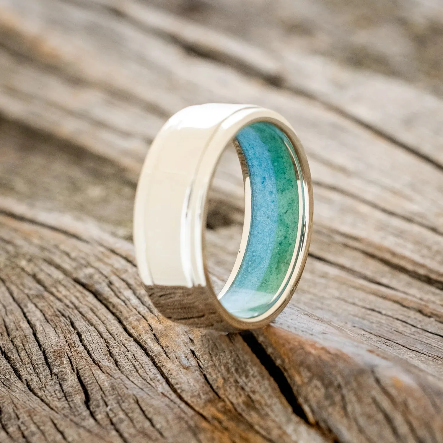 "SEDONA" - RAISED CENTER WITH A TURQUOISE & MALACHITE LINING - 14K WHITE GOLD - SIZE 7 1/2