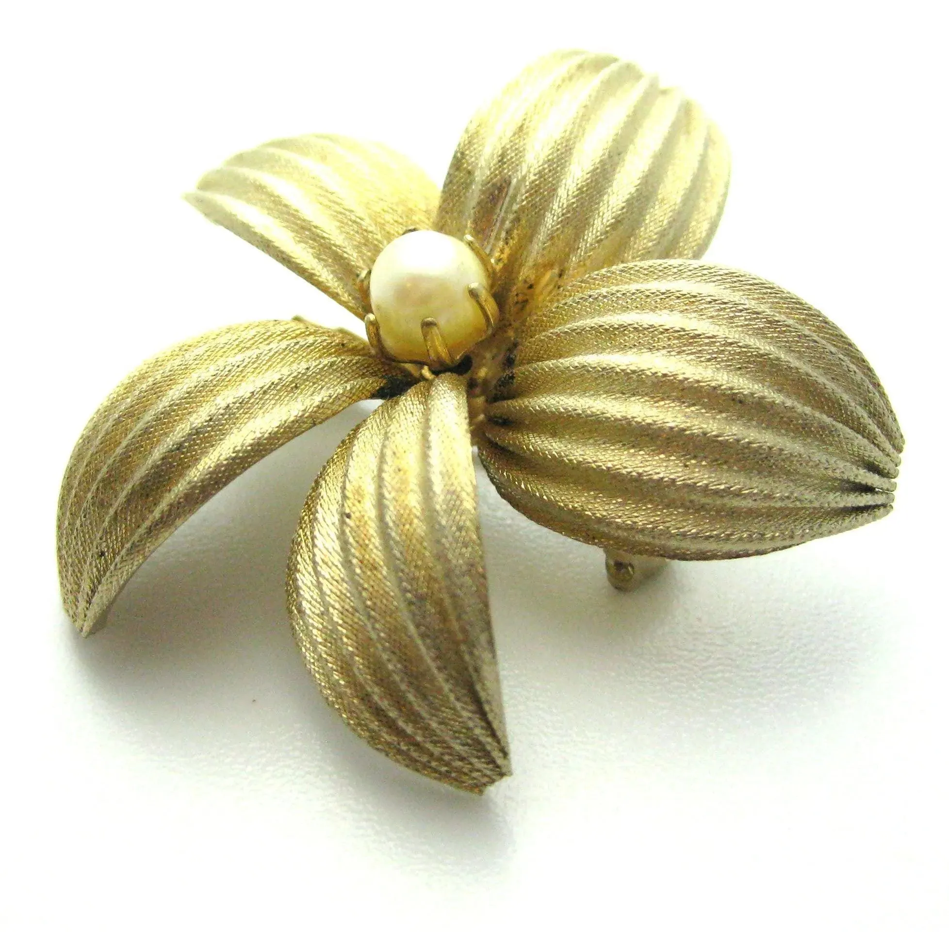 Vintage 1960s Gold & Pearl Flower Brooch